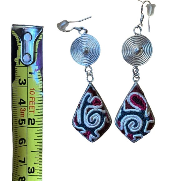 3/$28 Chic vintage dangle embroidered earrings - Picture 6 of 8